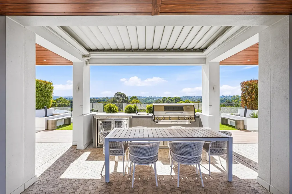 Lane Cove North 3침실 Luxury Three-Bedroom Apartment in the Boutique "Tara" Building