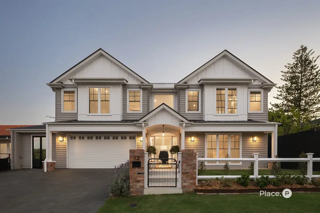 Mount Gravatt East 5 Bedroom Traditional Style, Contemporary Luxury and Private Family Living