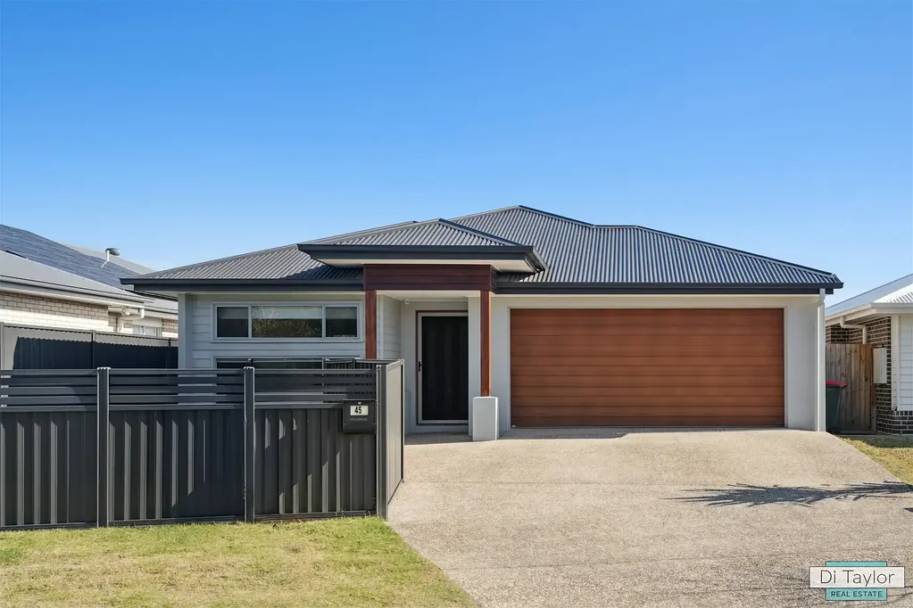 Jimboomba 4Kwarto MULTIPLE OFFERS RECEIVED - SOLD - Luxury Family Home with Pool in Prestigious Riverton Estate