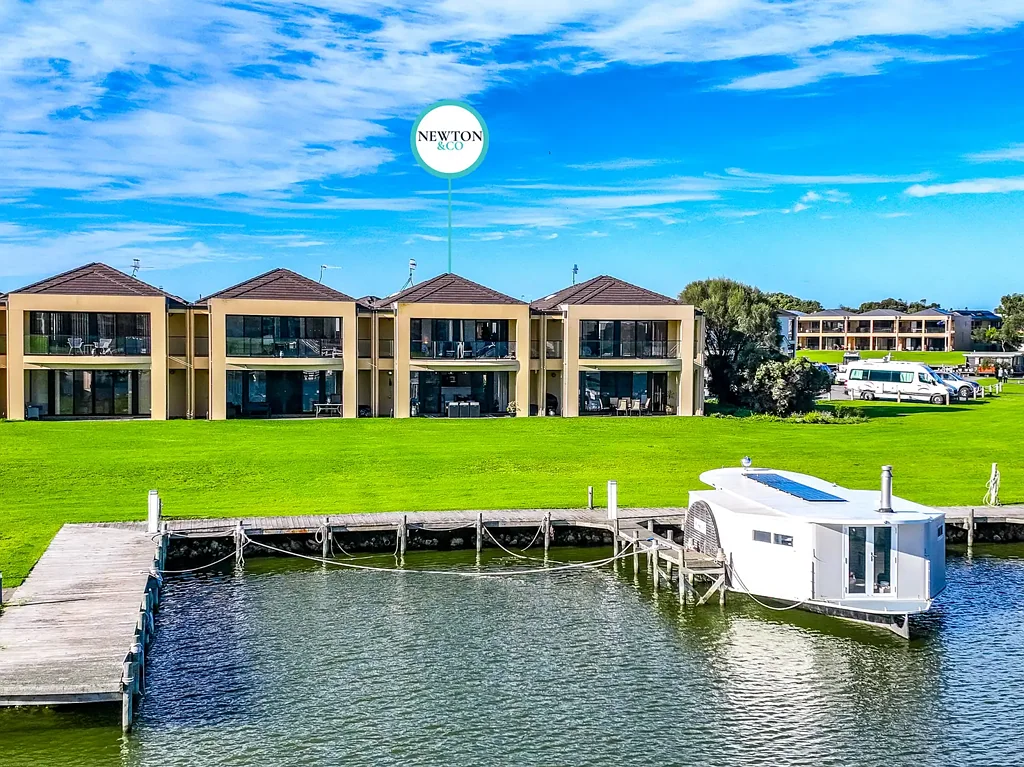 Hindmarsh Island 3कमरा Marina Lifestyle at Its Finest - Exceptional Waterfront Living on Hindmarsh Island