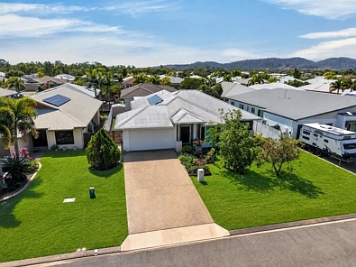 Kirwan 4房  Elevated Family Living with a Prestigious Golf Course Outlook