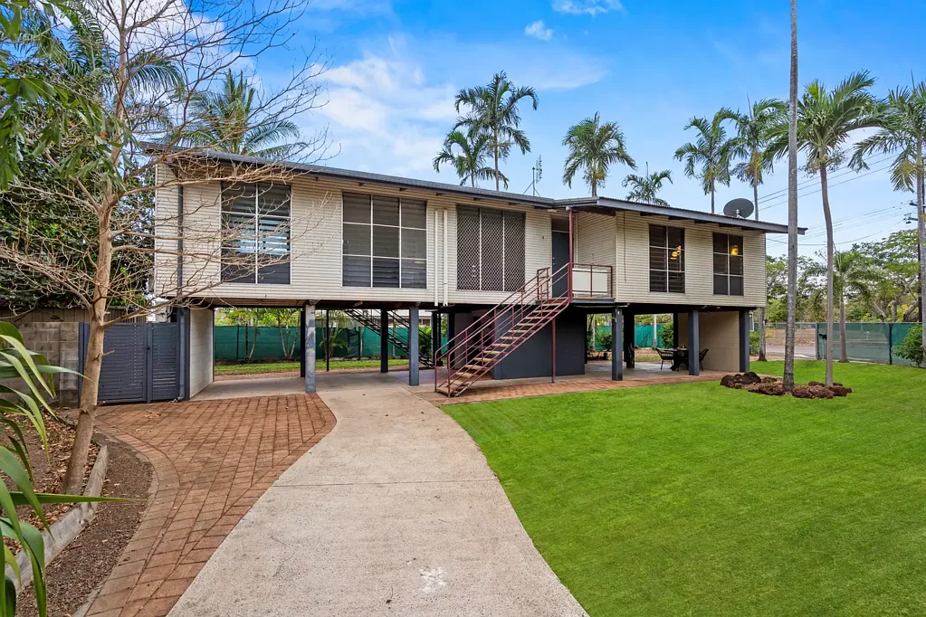 Jingili 3房  Potential-packed elevated home on dual-access corner block!