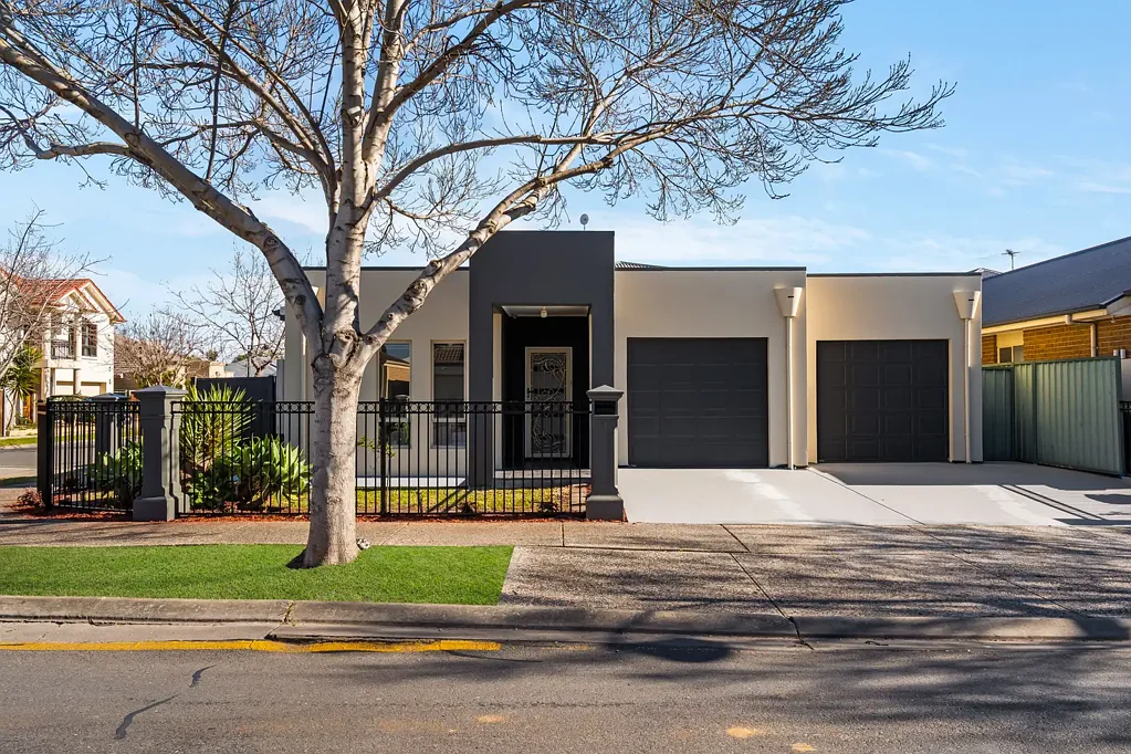 Mawson Lakes 4 Bedroom Effortless Family Elegance on Shoalhaven