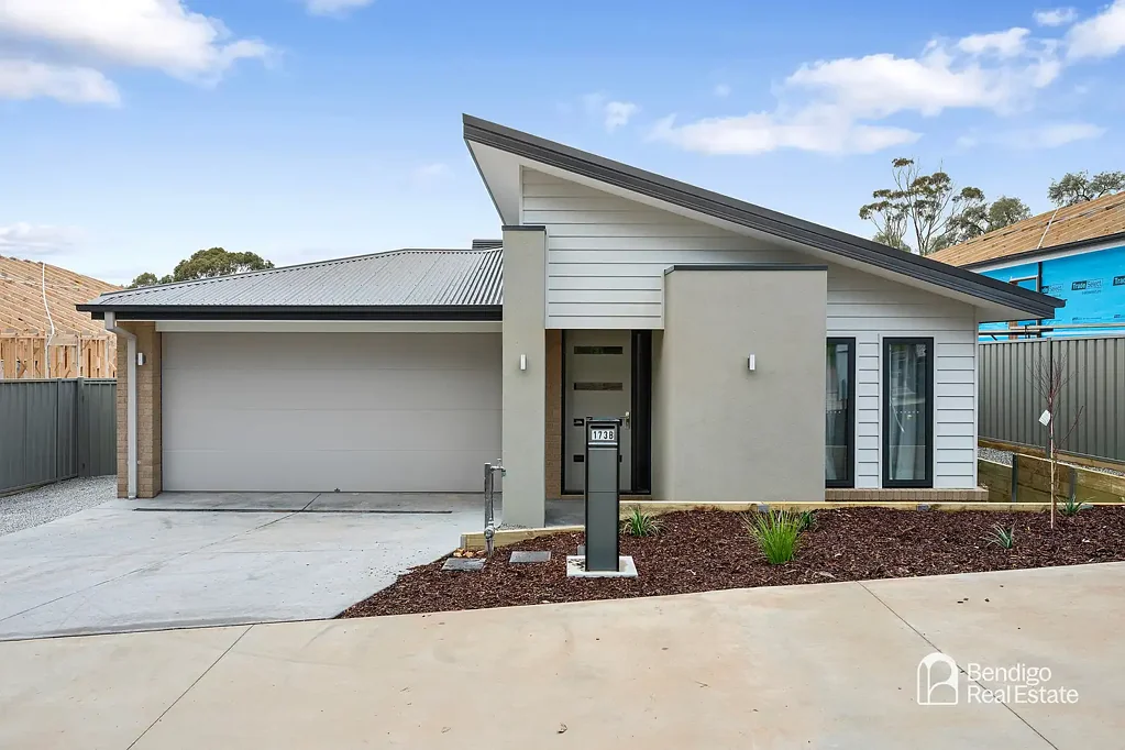 BRAND NEW FAMILY HOME WITH PREMIUM FINISHES IN WHITE HILLS