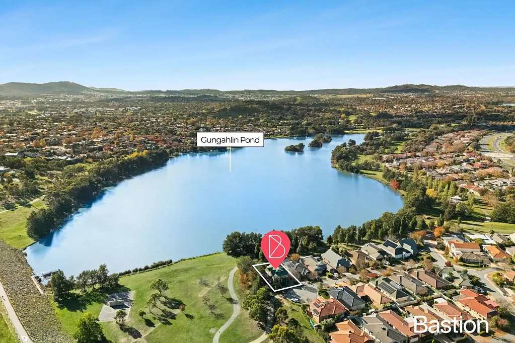 Nicholls 4બેડરૂમ Architectural Elegance Overlooking Gungahlin Pond