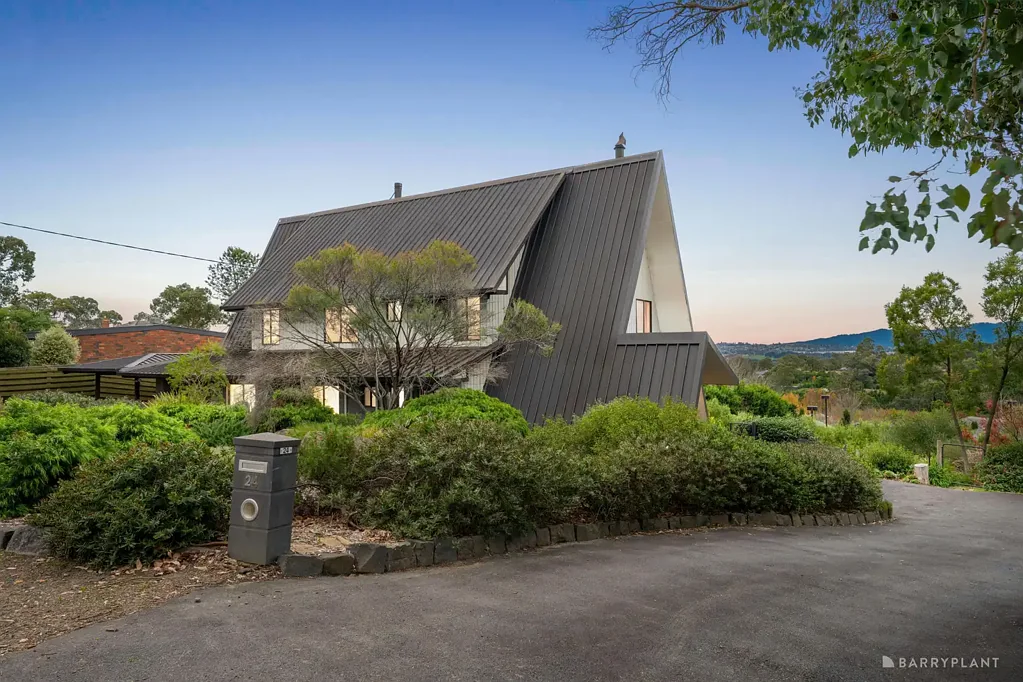 Wonga Park 4침실 Dudley Cottage - A Rare Storybook Retreat With Mountain Views