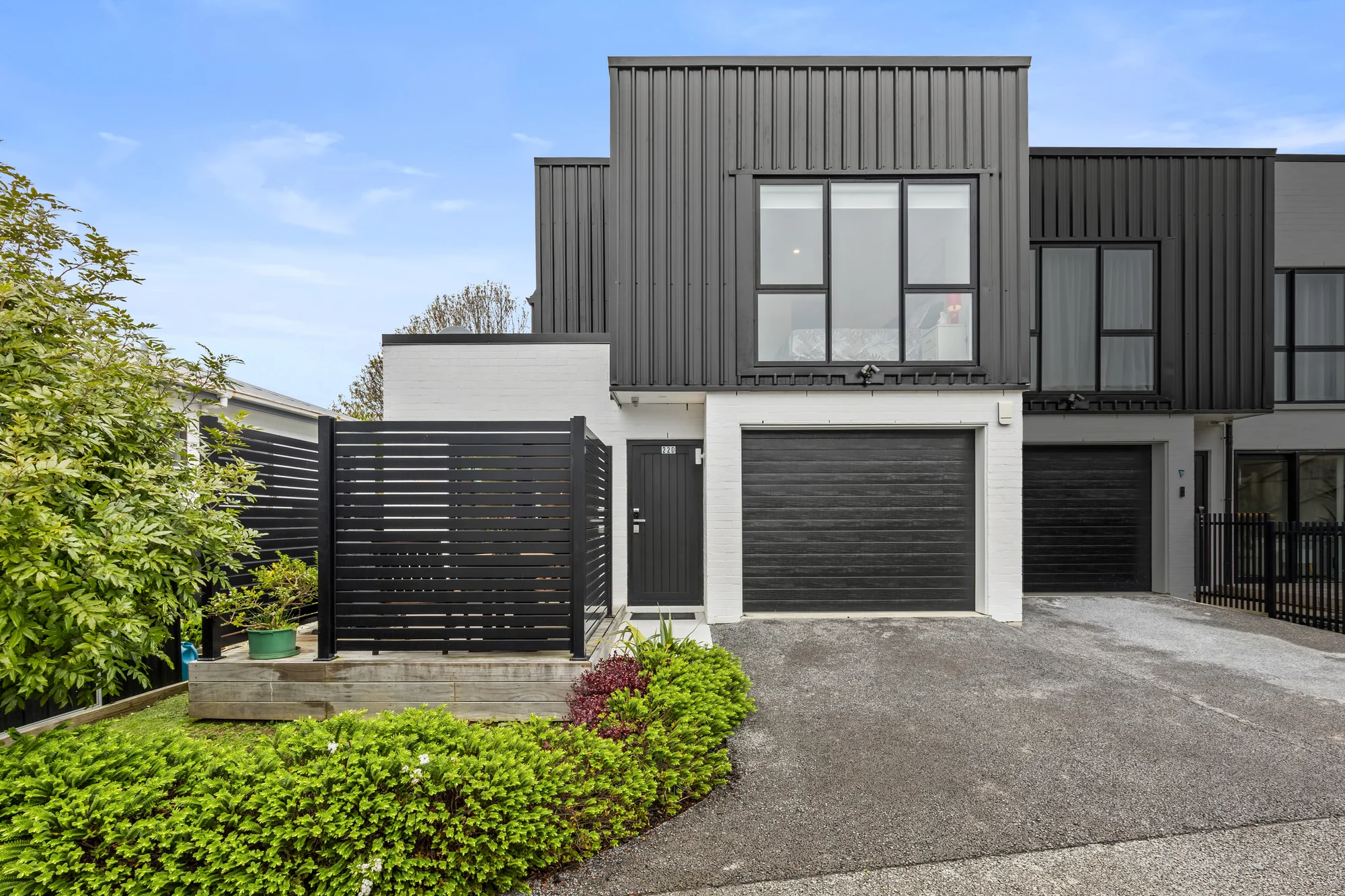 Botany Downs 4Habitaciones Near New, Stylish. Bonus Off-Street Park