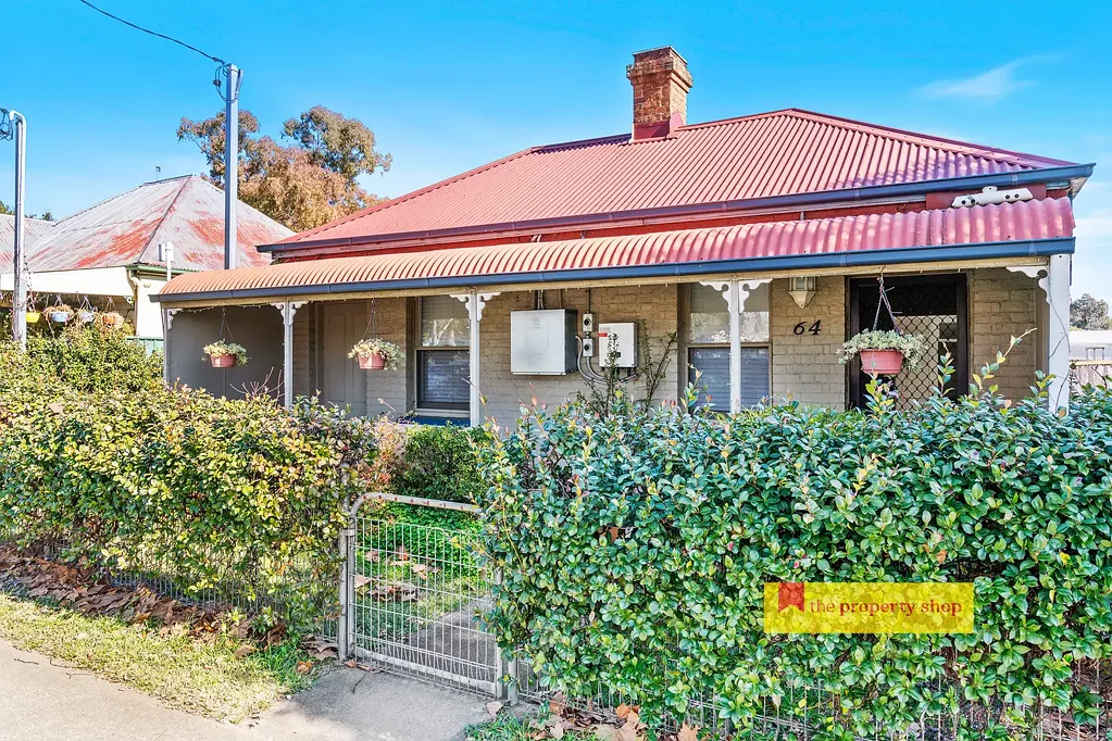 CHARMING CENTRALLY LOCATED HOME