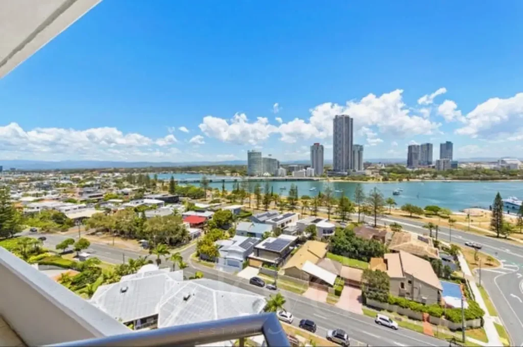 Spacious Coastal Apartment with Broadwater & Ocean Views
