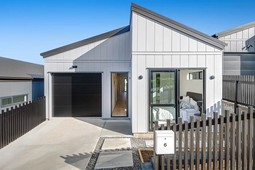 Orewa 4침실 Single-Level. Elevated Views. Easy Living.