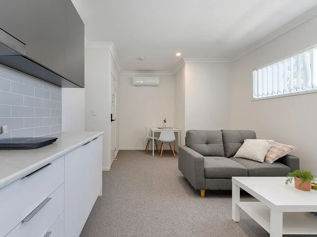 MODERN, FULLY FURNISHED STUDIO WITH BILLS INCLUDED*