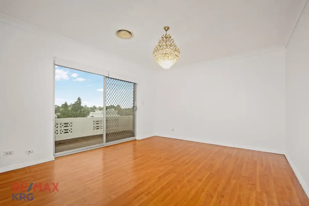 Spacious and Bright Three Bedroom Apartment in Dulwich Hill