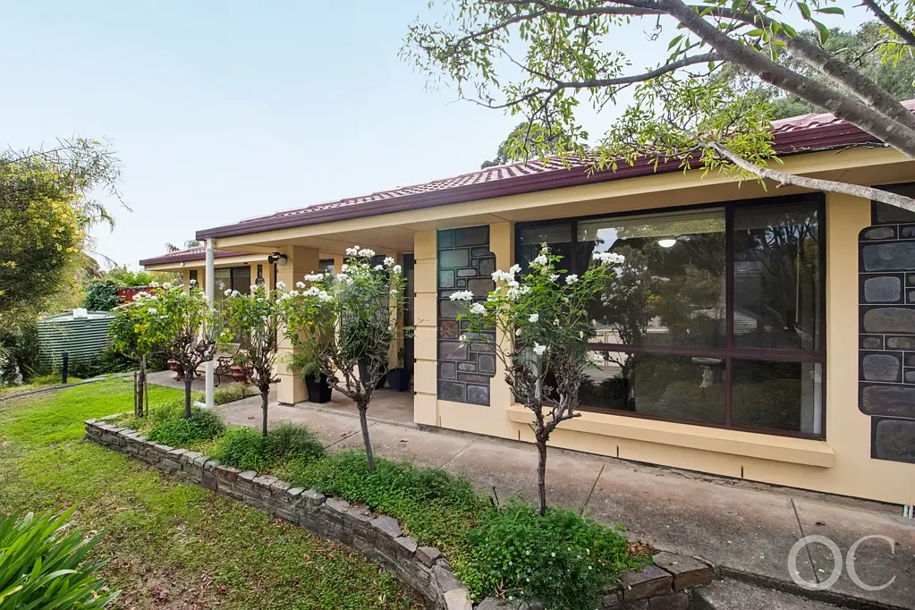 Aberfoyle Park 3침실 Open the Door to Corner Block Living with a Generously Sized Home