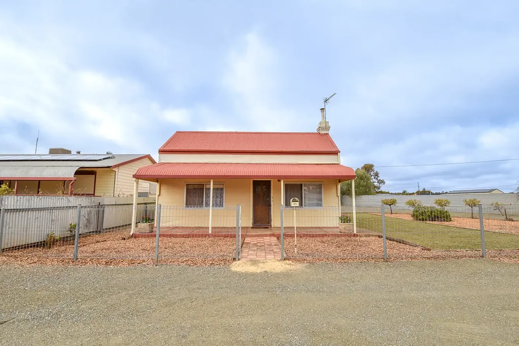 11 Boucaut Rd, Jamestown, SA 5491