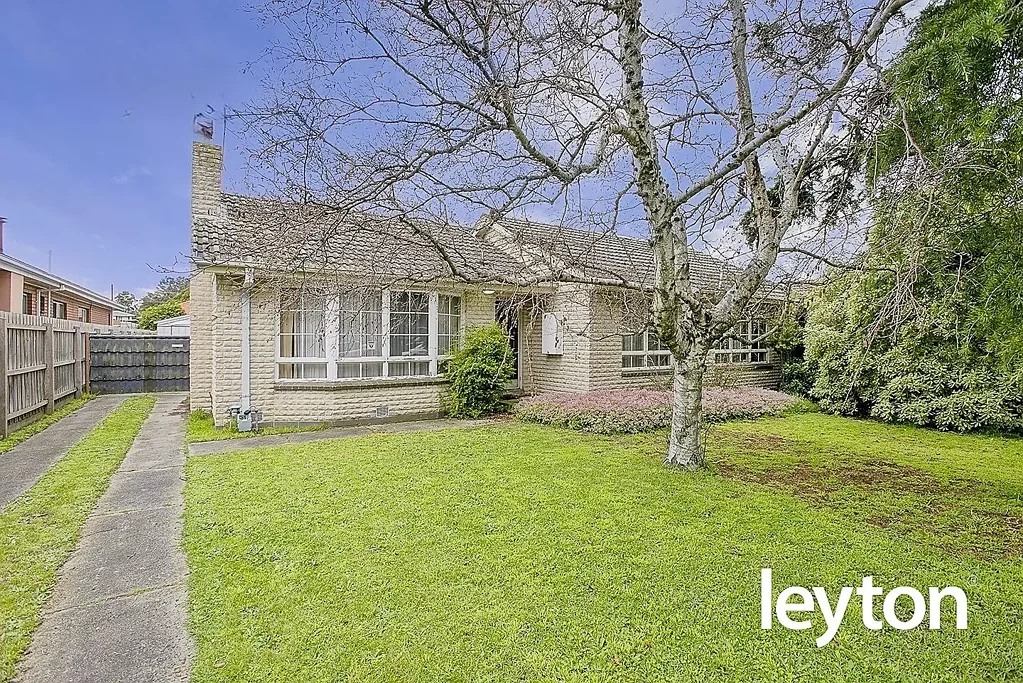 Beautifully Renovated Family Home in a Prime Springvale South Location