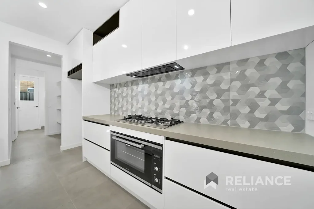 Tarneit 4 Bedroom 2 living Areas/Modern Elegance with Designer Finishes