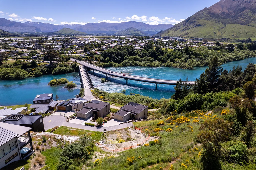 Kelvin Heights  Sun, Views & Consent in Prime Kawarau Falls