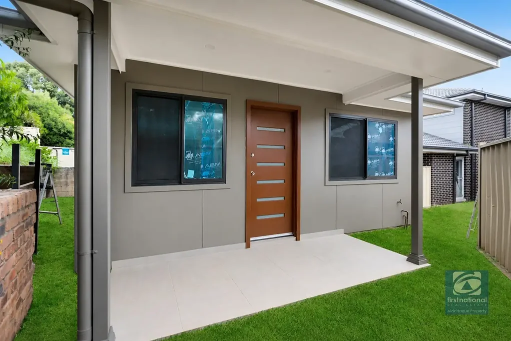 BRAND NEW 2 BEDROOM GRANNY FLAT WITH ADDITIONAL POWDER ROOM