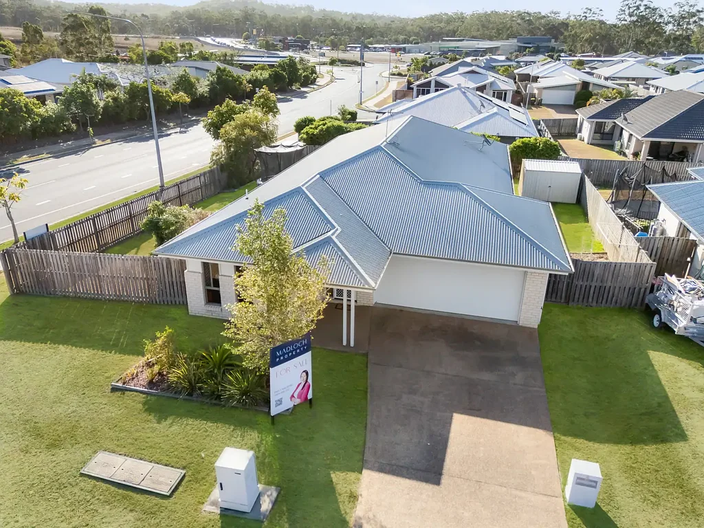 4 Robinson Place, New Auckland, QLD 4680