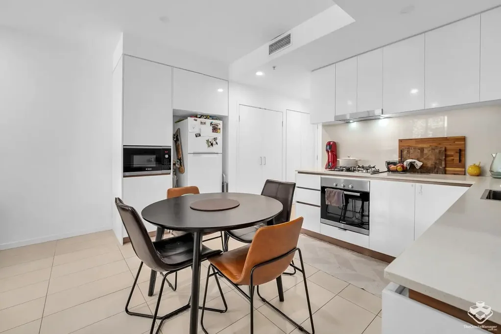 Modern 1 Bedroom Unit + Study @ Newstead