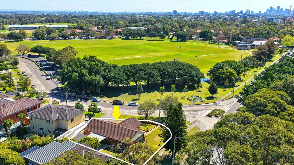 Pagewood 3Zimmer Parkside Family Home On A 596.4sqm Corner Block With Big Potential