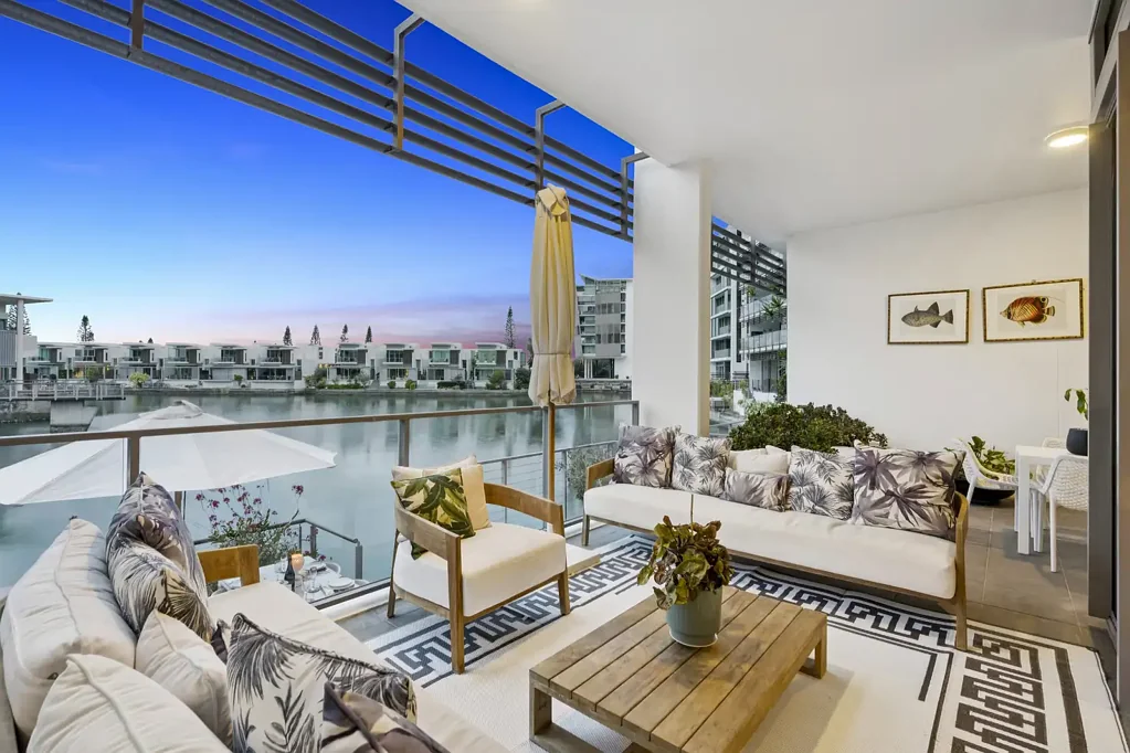 Paradise Point 2房  North-to-Water Waterfront Living with Expansive Outdoor Entertaining!