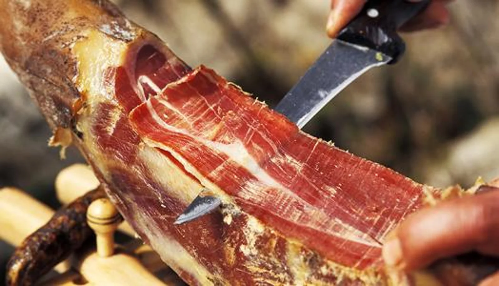 金字火腿4天仅售12份:“人造肉”规模化生产尚早,技术受制于人