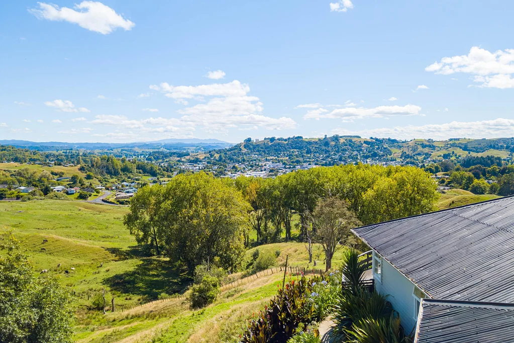 Te Kuiti 3房  Spacious Family Living with Stunning Rural Outlook