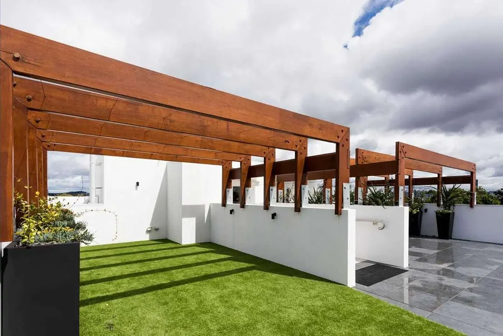 Luxury Living with Spectacular Rooftop Views !!