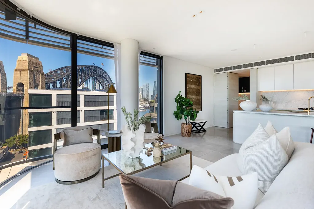 Milsons Point 3房 标志性建筑 8楼次顶层 海港景观 落地玻璃 Miele电器 主卧套房 精英学区 活力社区 海港生活 Harbourside Sub-Penthouse Luxury in Aqualuna Residences