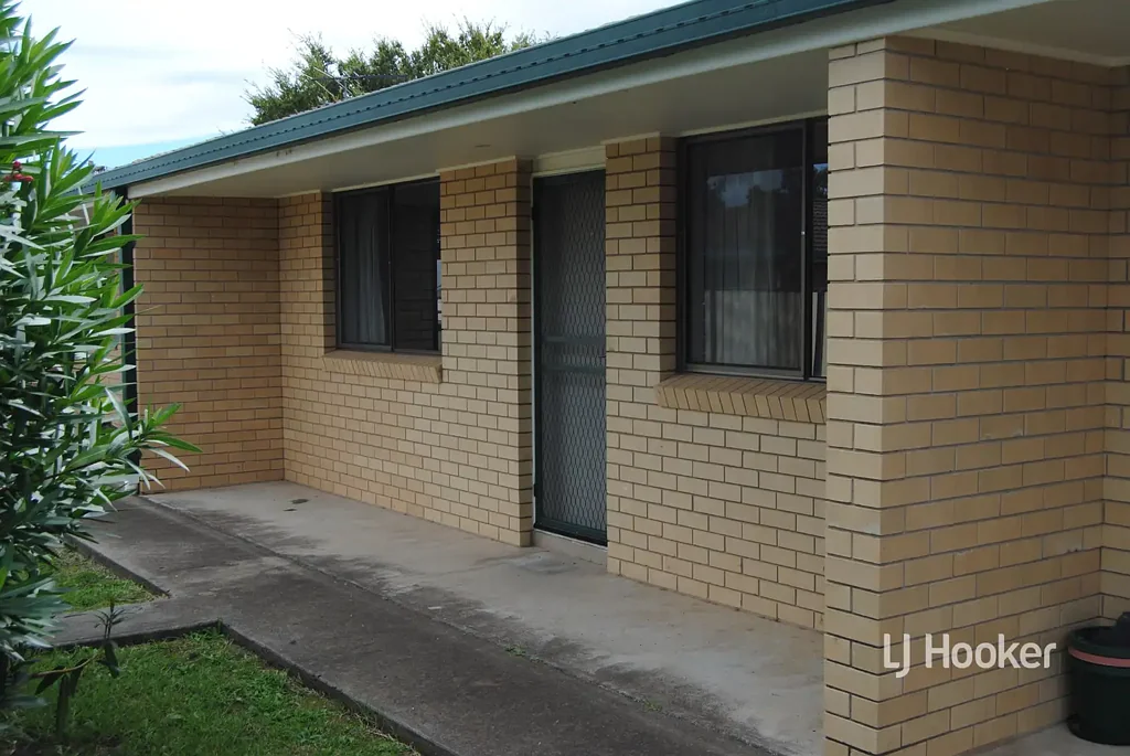 Tidy Unit Close To Town