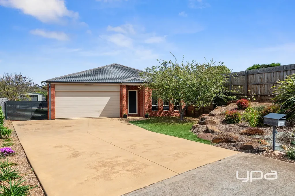 2 Douglas Close, Darley, VIC 3340