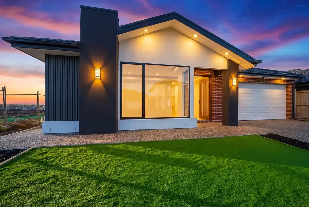 Manor Lakes 4침실 Custom Built Luxury Residence - Two Master Suites + Premium Finishes
NEED ACTUAL FEELING MUST VISIT