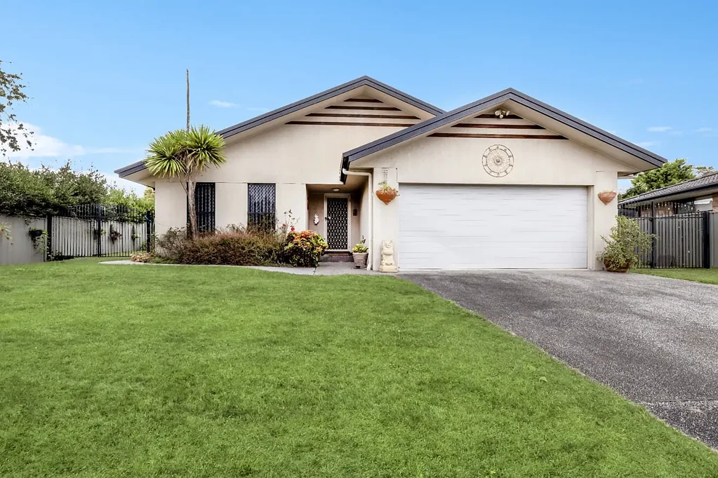 West Kempsey 4 Bedroom Easy Family Living in Quiet Cul-de-Sac