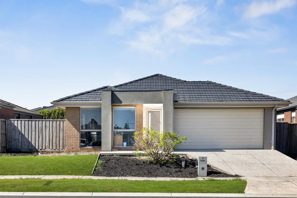 HOME FOR RENT IN MANOR LAKES