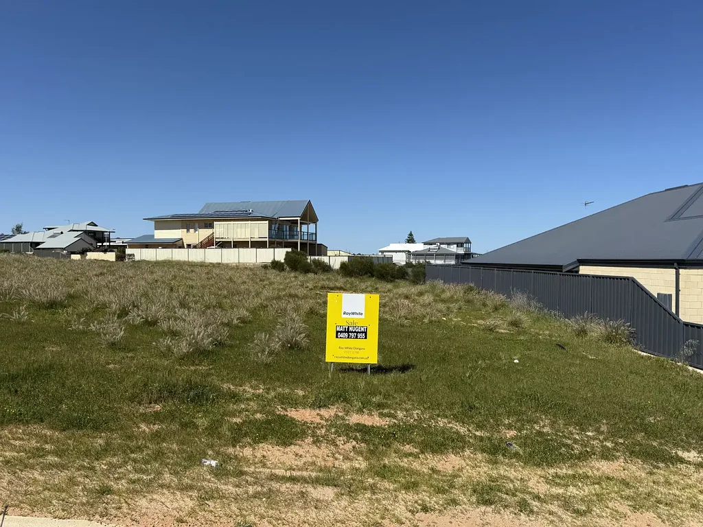 Dongara Coastal Living at Its Best - 800m² in Prime Location!