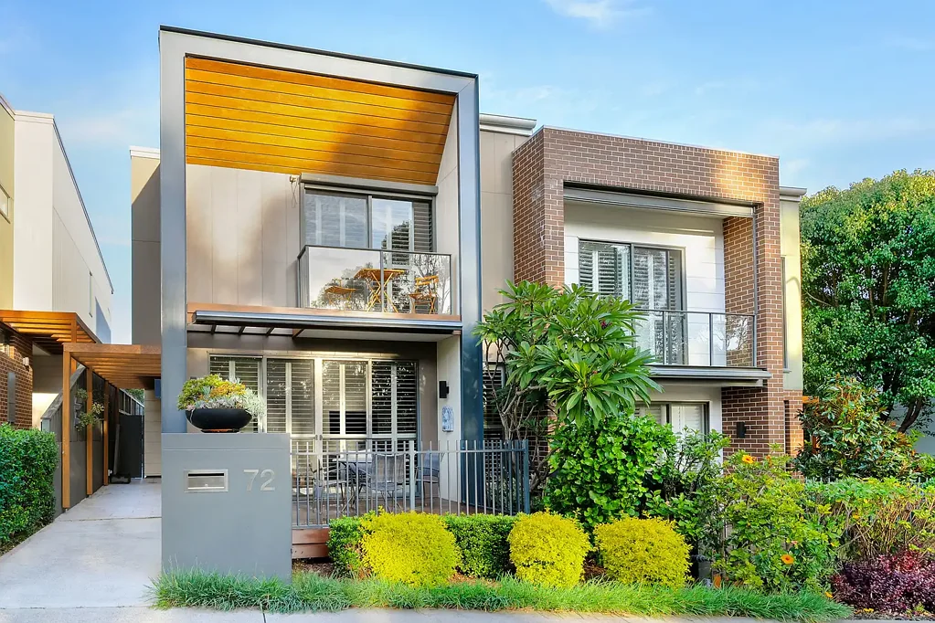Ryde 3 Bedroom Premium lakefront abode