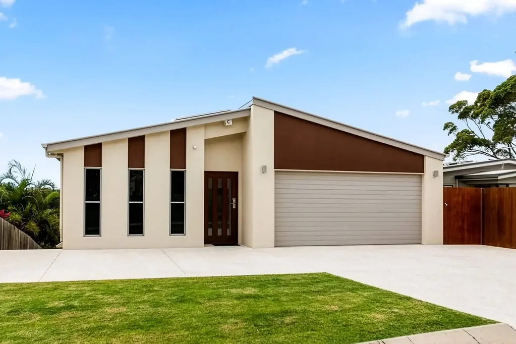 Caloundra West 5房  Elevated Coastal Dual Living with Panoramic Views