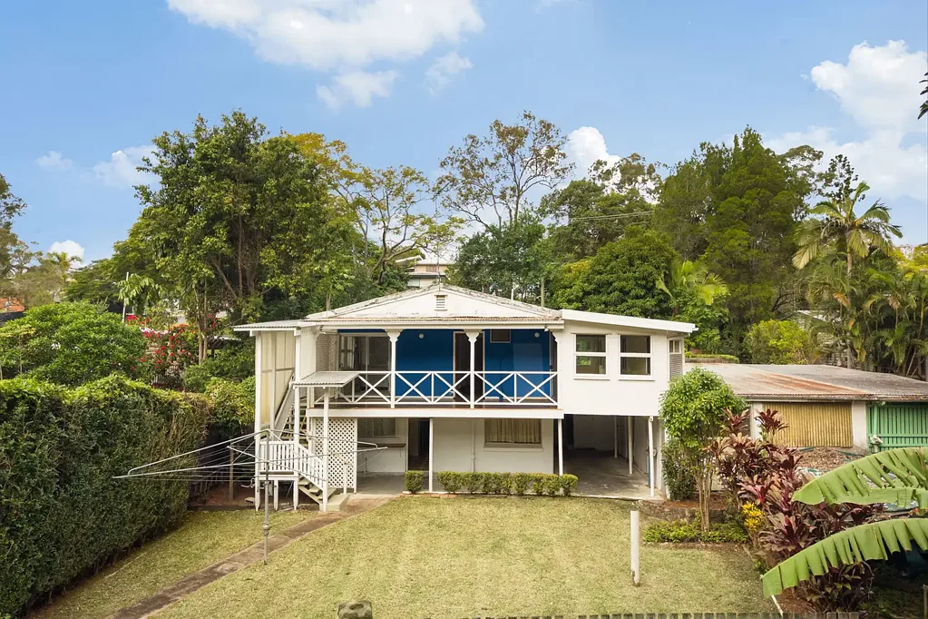 Chapel Hill 3chambre Deceased estate - N/E to rear 1,290 sqm with subdivision potential