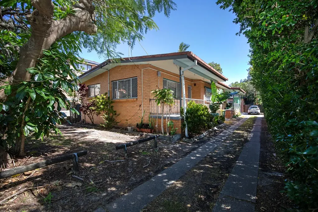 Ideal Coastal Retreat Close to Every Amenity