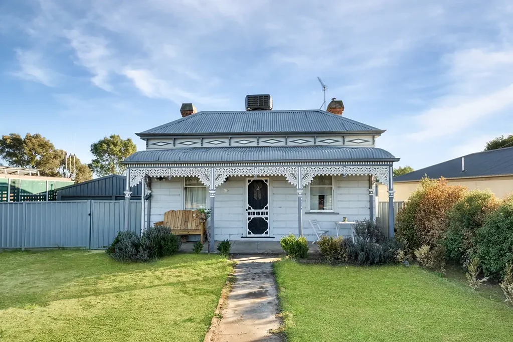 Eaglehawk 3ਬੈੱਡਰੂਮ Charming Cottage with Opportunity in the Heart of Eaglehawk