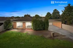 8 Songlark Crescent, Werribee