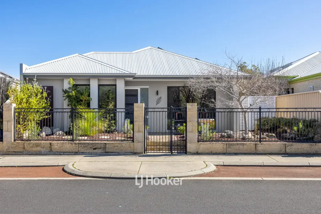 Dalyellup 3ਬੈੱਡਰੂਮ Stylish, Low-Maintenance Living Awaits - Opposite Bushland & Walking Distance to