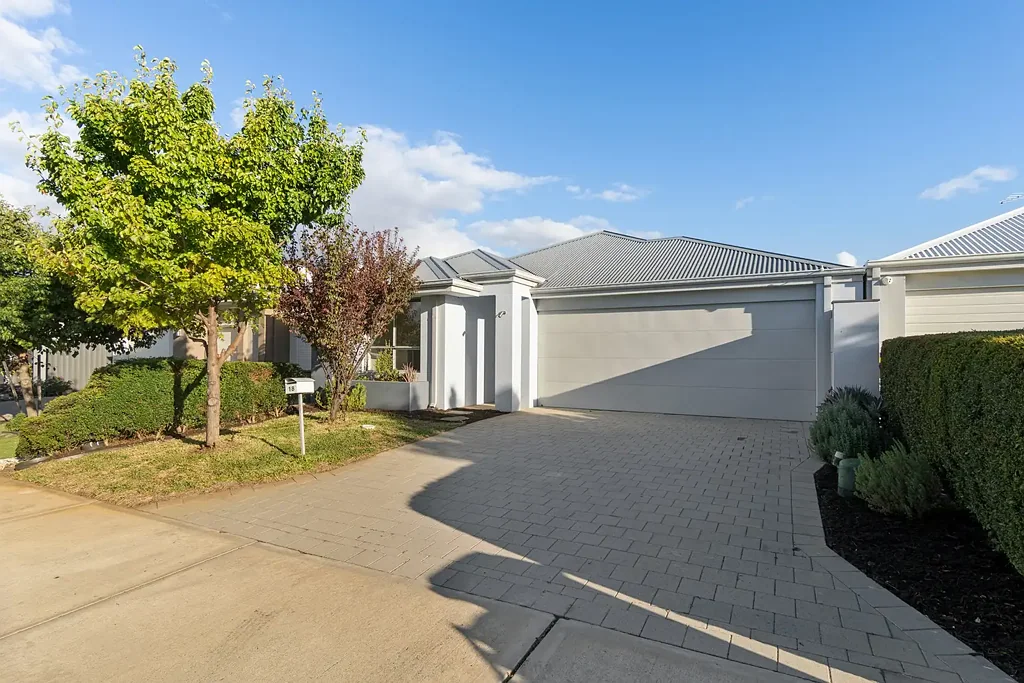 18 Rhodeswood Drive, Aveley, WA 6069