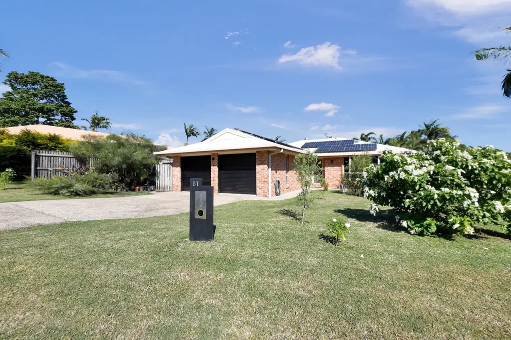 Blacks Beach 4कमरा EASY LIVING NEAR THE BEACH !!!!
EXCELLENT BUYING!!!
"NOT JUST A HOUSE BUT A HOME!!!"
First time offered this weekend.