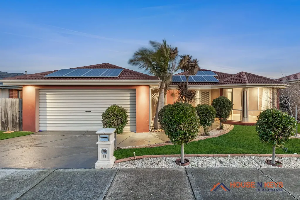 Family Home in Prime Cranbourne East Location!!!