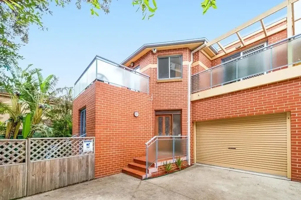 Unfurnished Comfortable Two-Bedroom Townhouse at the Heart of Maroubra