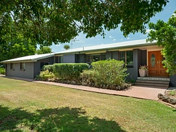 8 Debra Street, Withcott