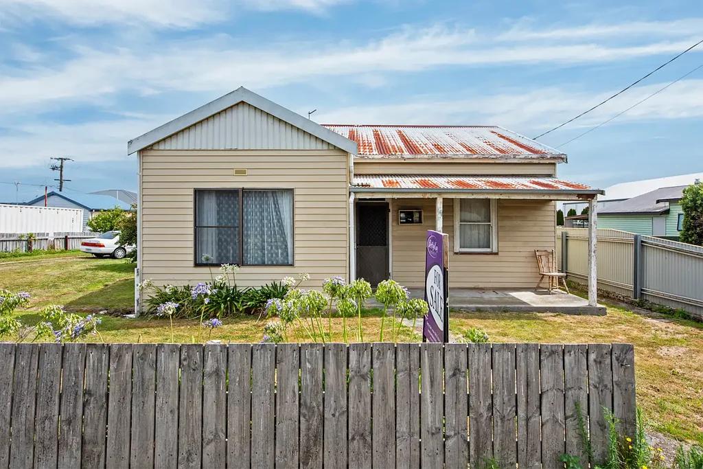 Smithton 3Zimmer Opportunity Awaits at 104 Nelson Street