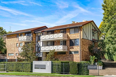 Toowong 2 Slaapkamer Split Level Top Floor Apartment
